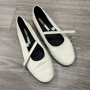 Zara Women's White Mary Jane Flats